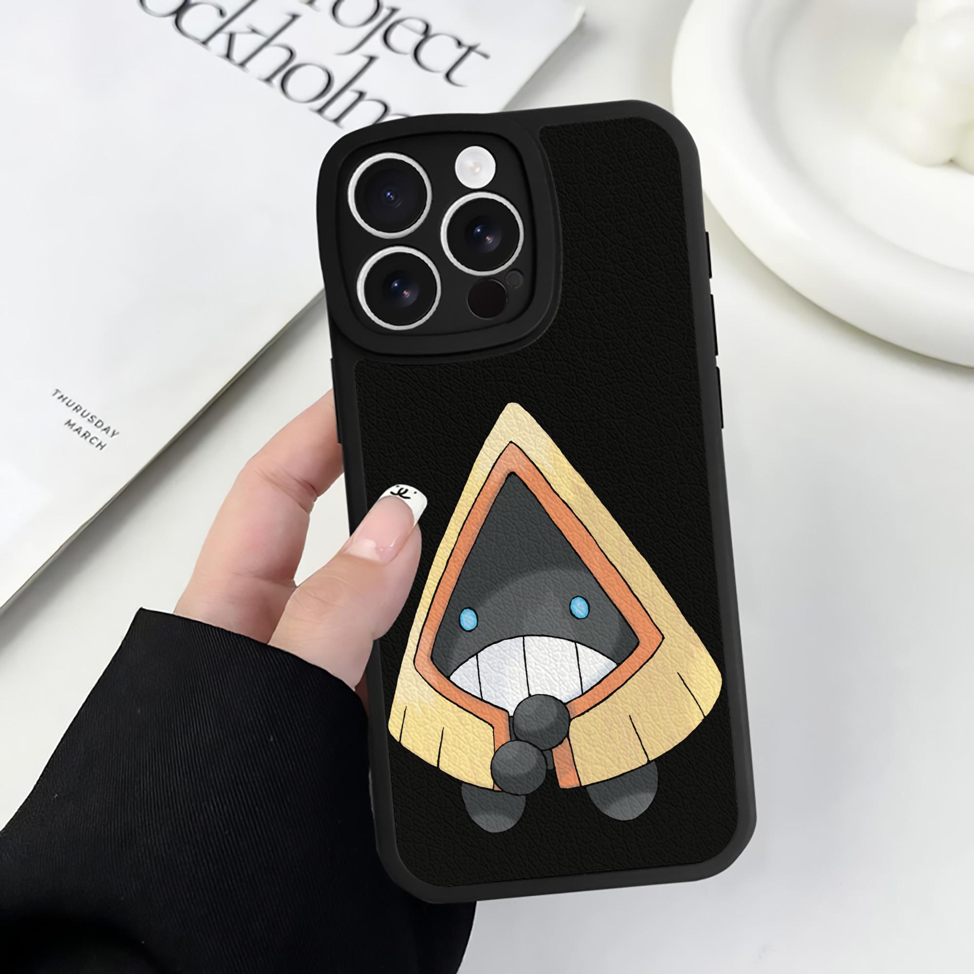 （画像用） ポケットモンスター Pokémon 【iPhone 16シリーズ対応】シリコンスマホケース（レザー調） 材質：シリコン
